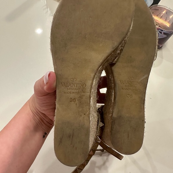 Authentic Valentino Garvani rockstud wedge espadrilles metallic leather gold 36 - Picture 6 of 6